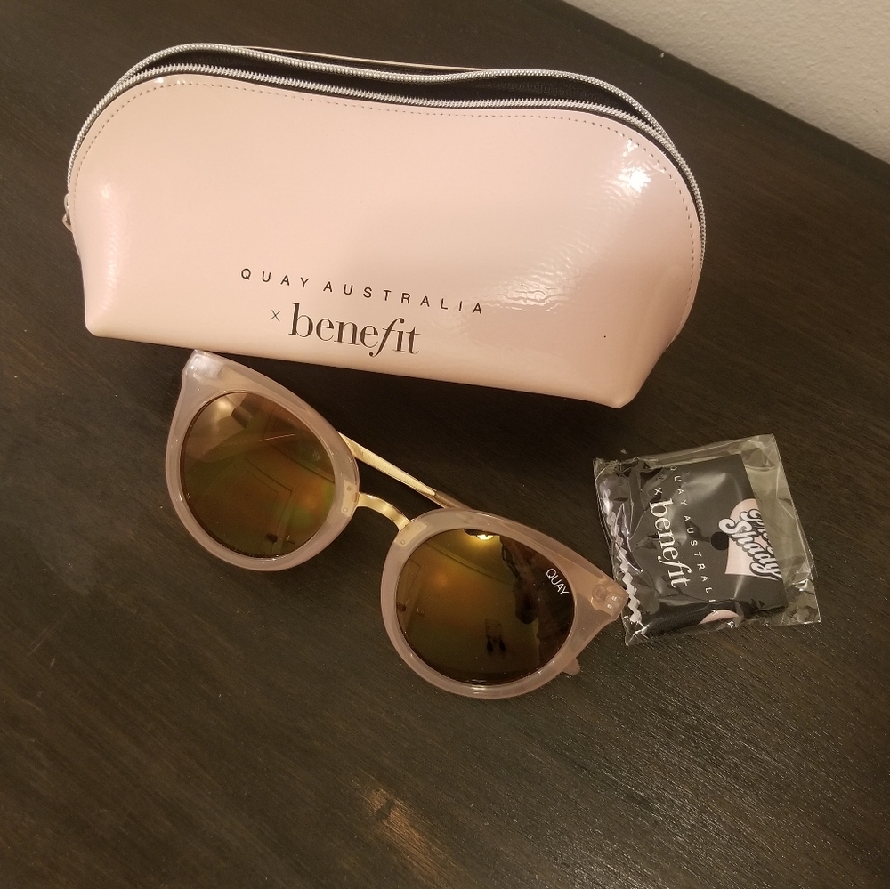 Quay sunglasses with pouch and cleaning cloth